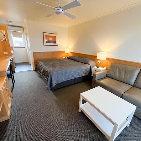 Summerhill Motor Inn (Adults Only) Меримбула Екстериор снимка