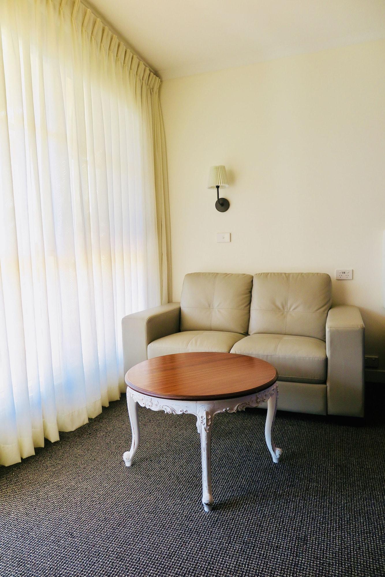 Summerhill Motor Inn (Adults Only) Меримбула Екстериор снимка