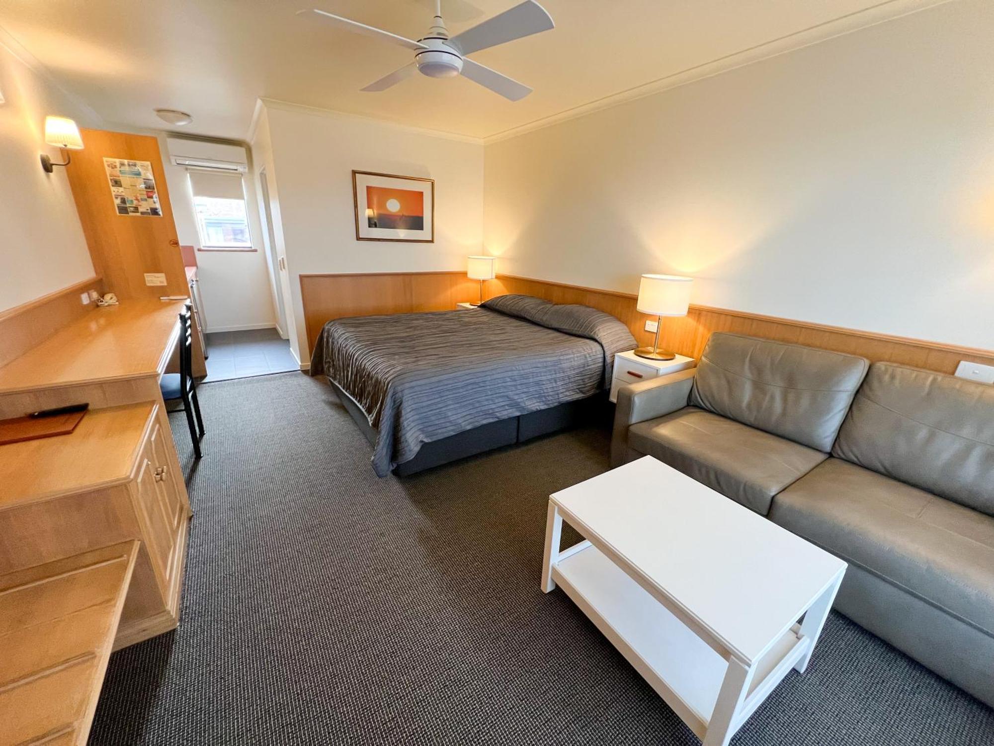 Summerhill Motor Inn (Adults Only) Меримбула Екстериор снимка