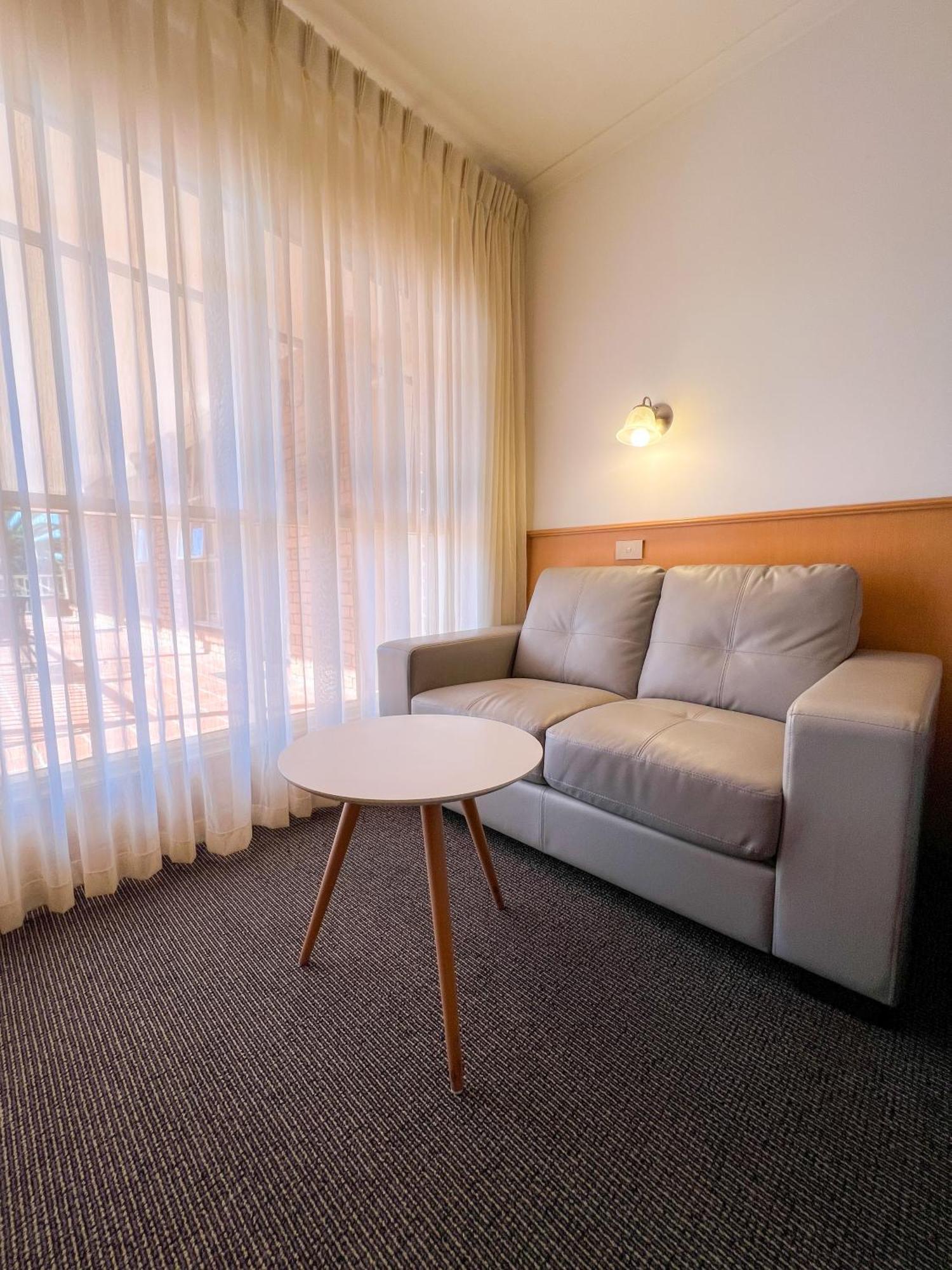Summerhill Motor Inn (Adults Only) Меримбула Екстериор снимка