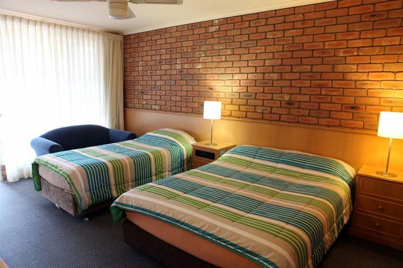 Summerhill Motor Inn (Adults Only) Меримбула Екстериор снимка