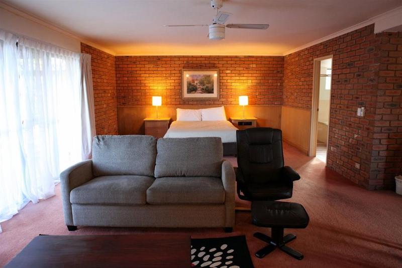 Summerhill Motor Inn (Adults Only) Меримбула Екстериор снимка