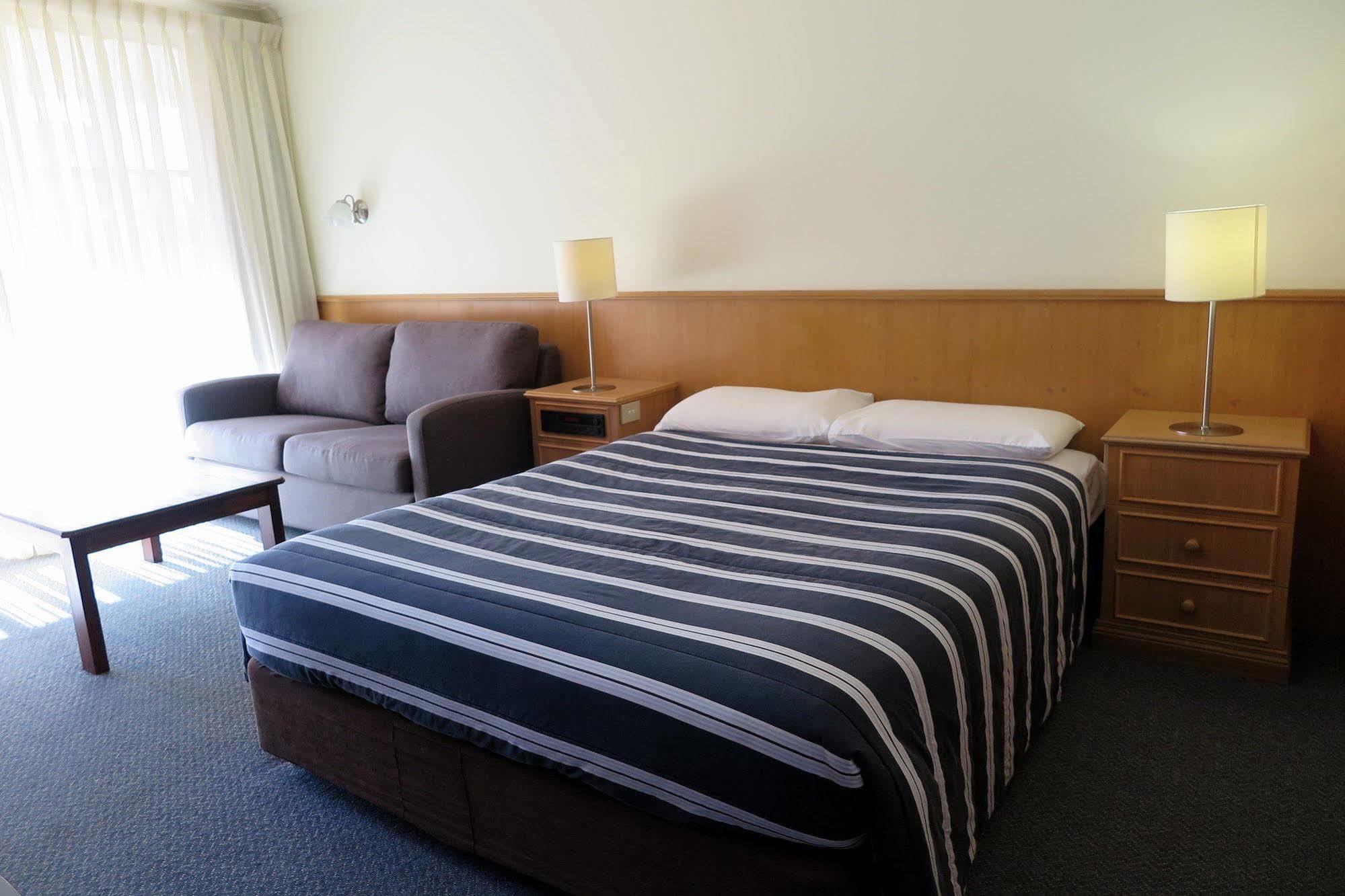 Summerhill Motor Inn (Adults Only) Меримбула Екстериор снимка