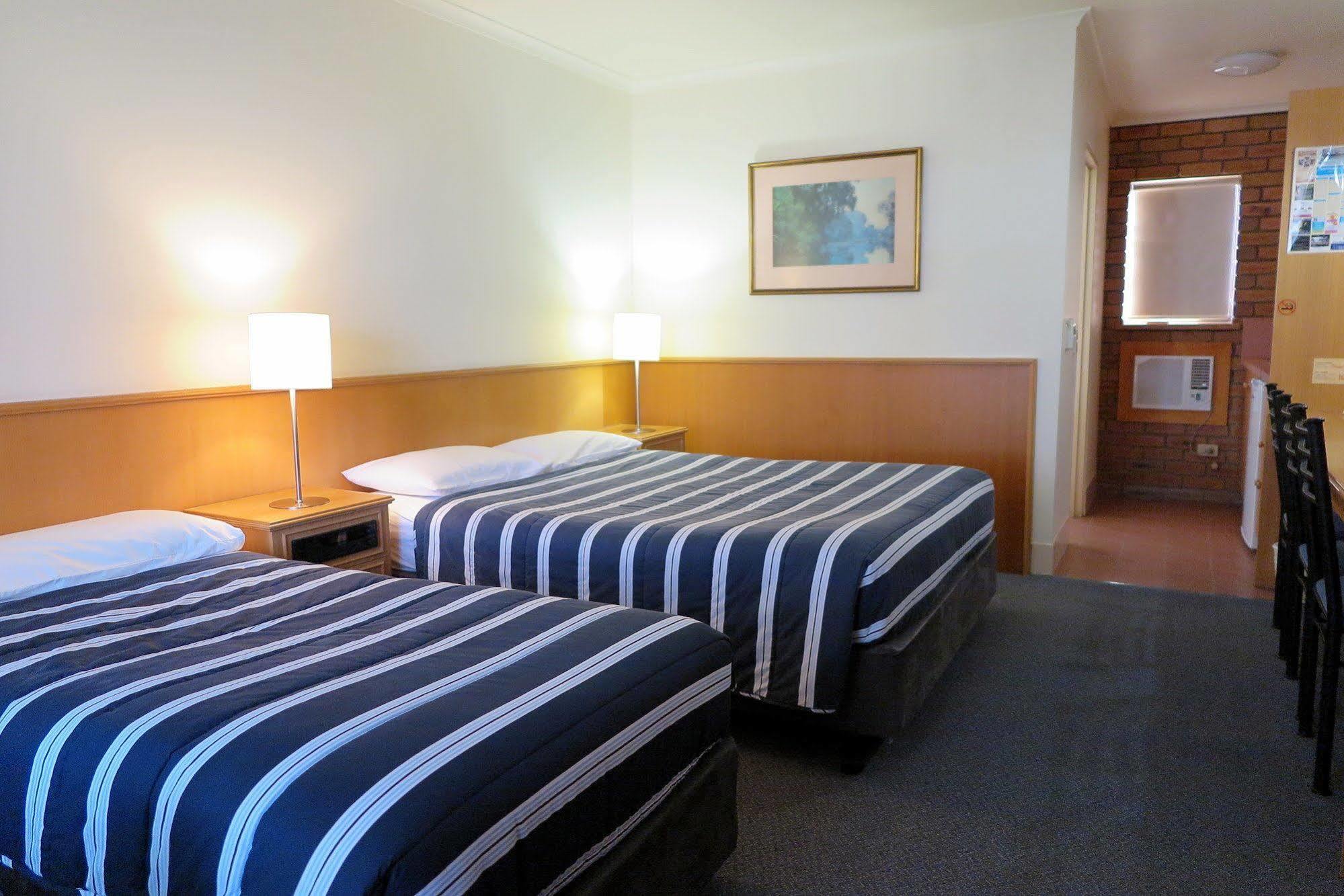 Summerhill Motor Inn (Adults Only) Меримбула Екстериор снимка