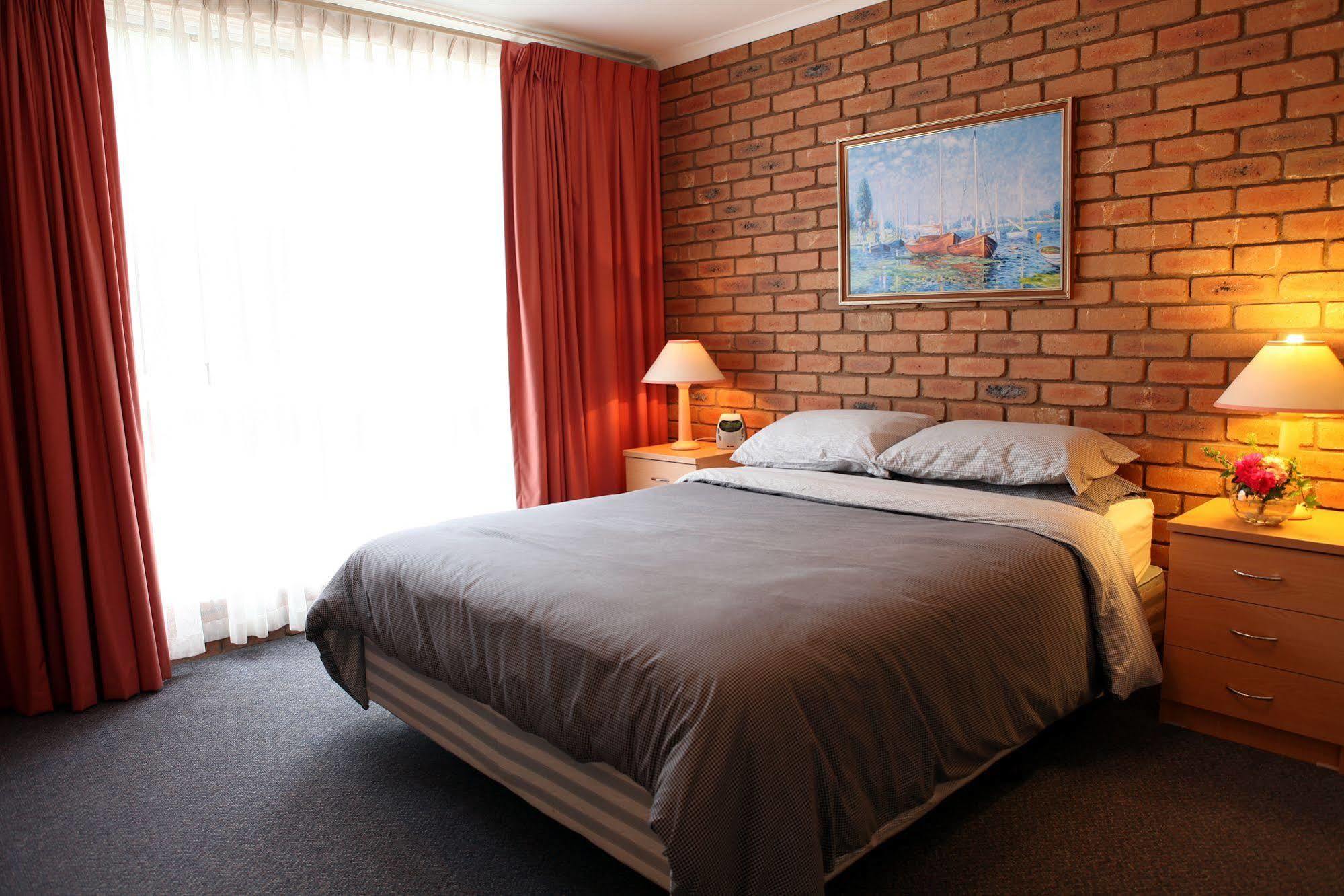 Summerhill Motor Inn (Adults Only) Меримбула Екстериор снимка